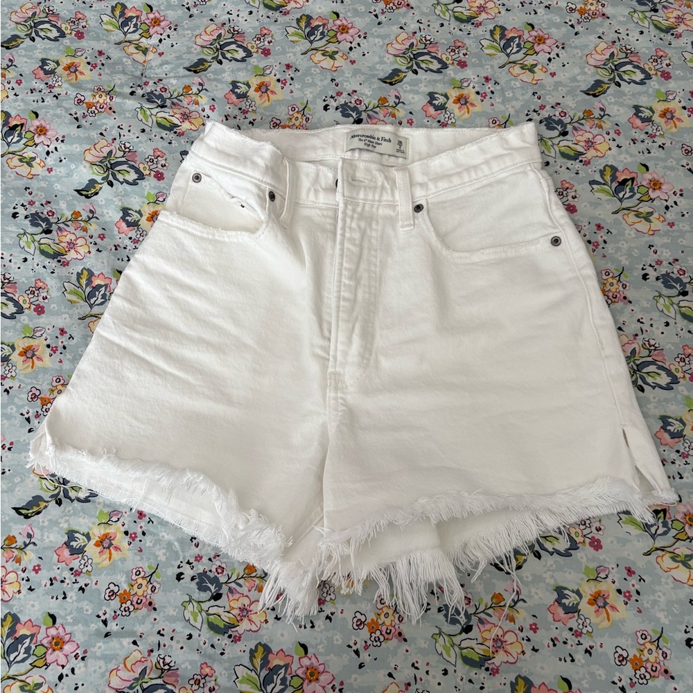 Abercrombie and Fitch Curve Love White 4 Inch Mom Short